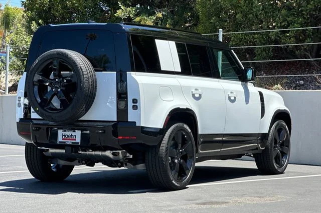 New 2026 Fuji White Land Rover X-Dynamic SE image 5