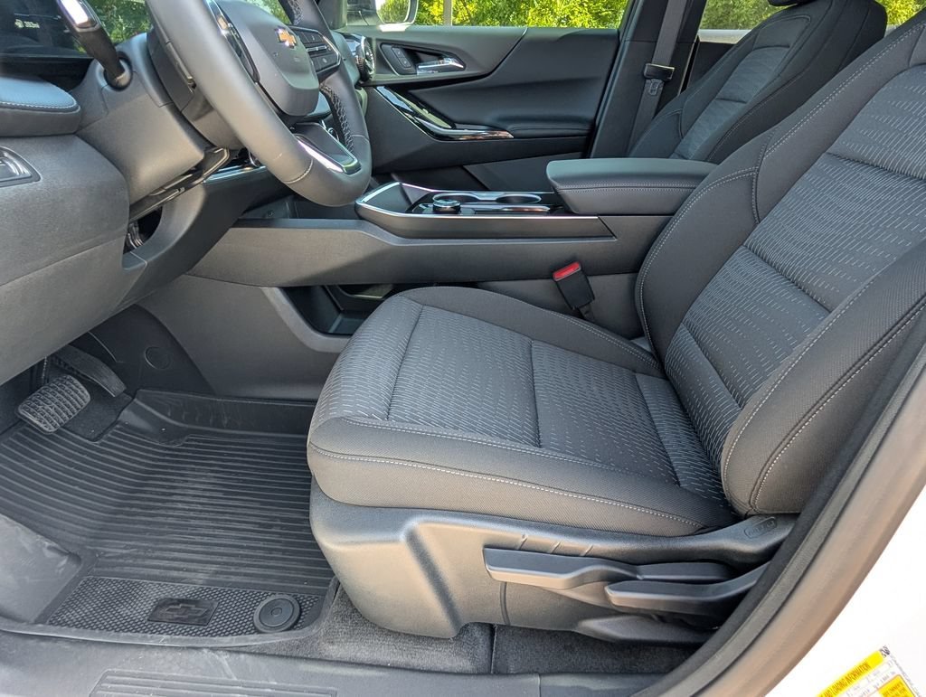 2027 Chevrolet Equinox LT - Photo 9