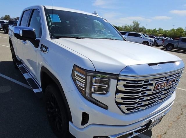 2023 GMC Sierra 4WD Crew Cab Short Box Denali's photo