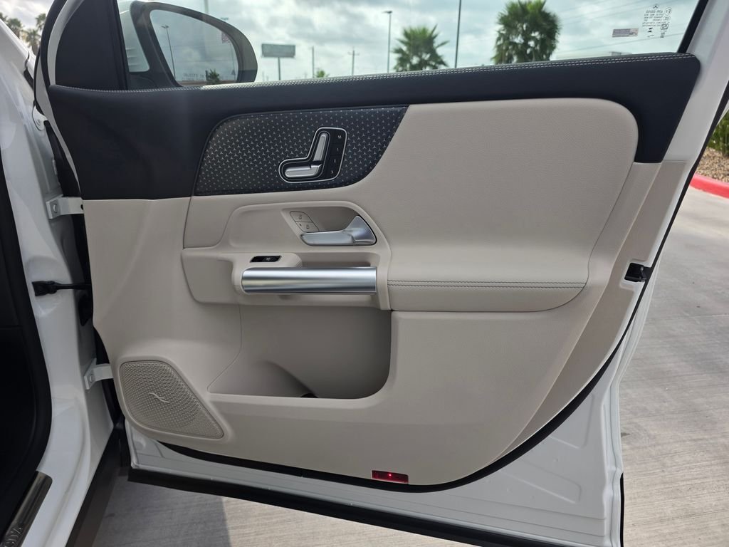 New 2026 Polar White Mercedes-Benz GLA 250 image 17