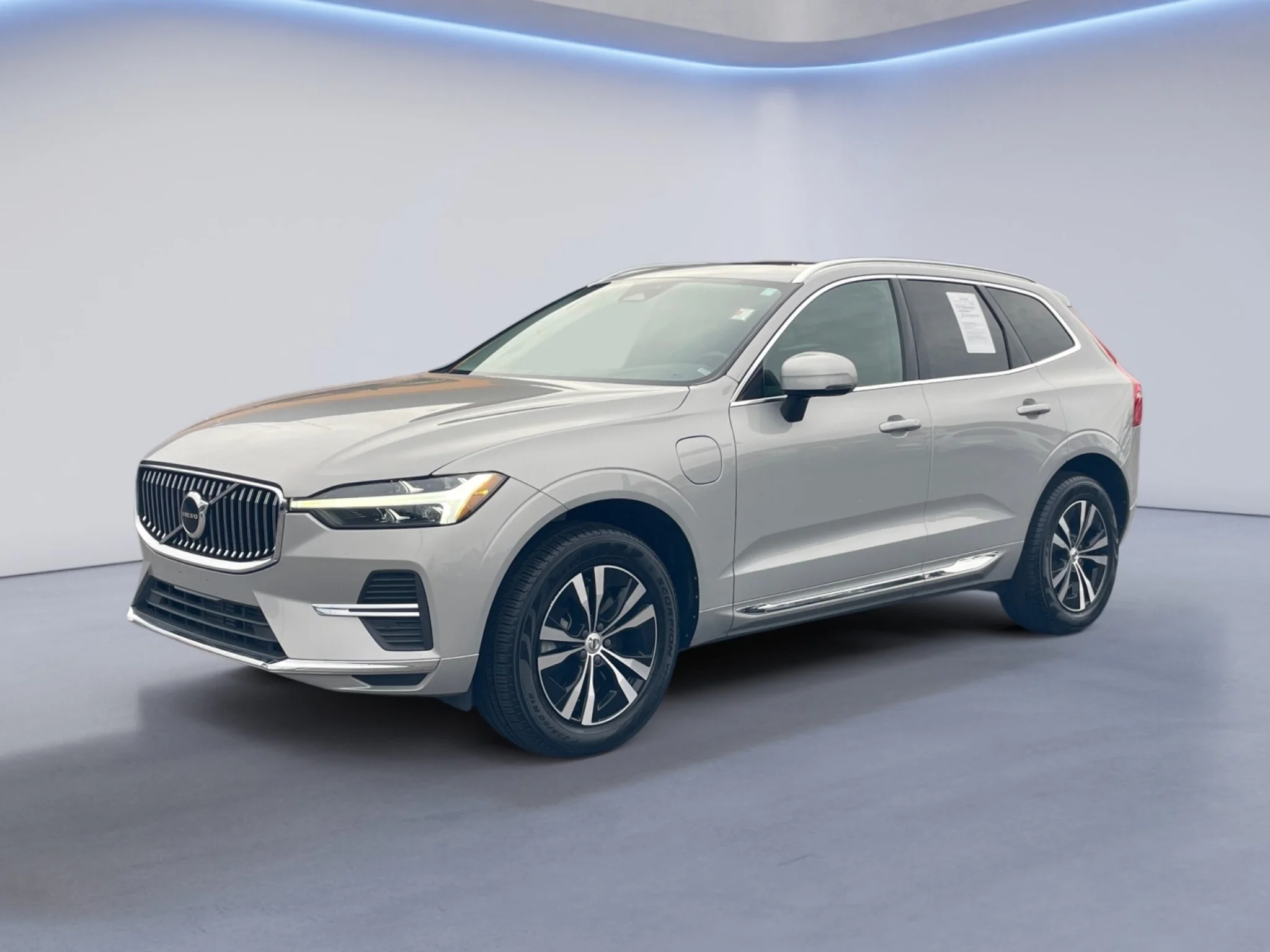 Used 2023 Thunder Grey Metallic Volvo Core Bright Theme image 7