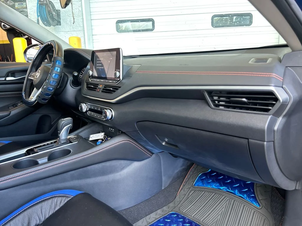 Used 2021 Blue Nissan 2.5 SR image 15