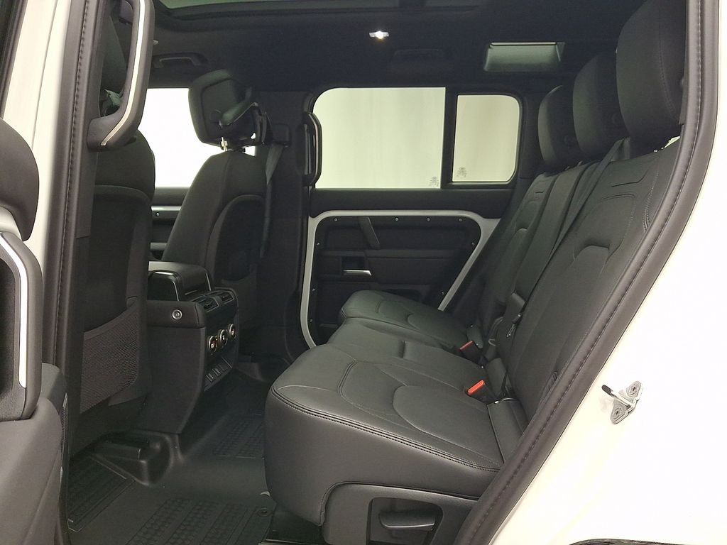 New 2026 Fuji White Land Rover X-Dynamic SE image 6