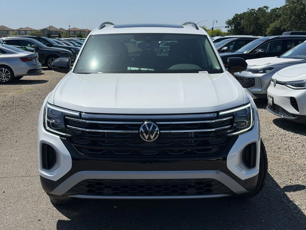 New 2026 Opal White Pearl Volkswagen 2.0T Peak Edition image 4