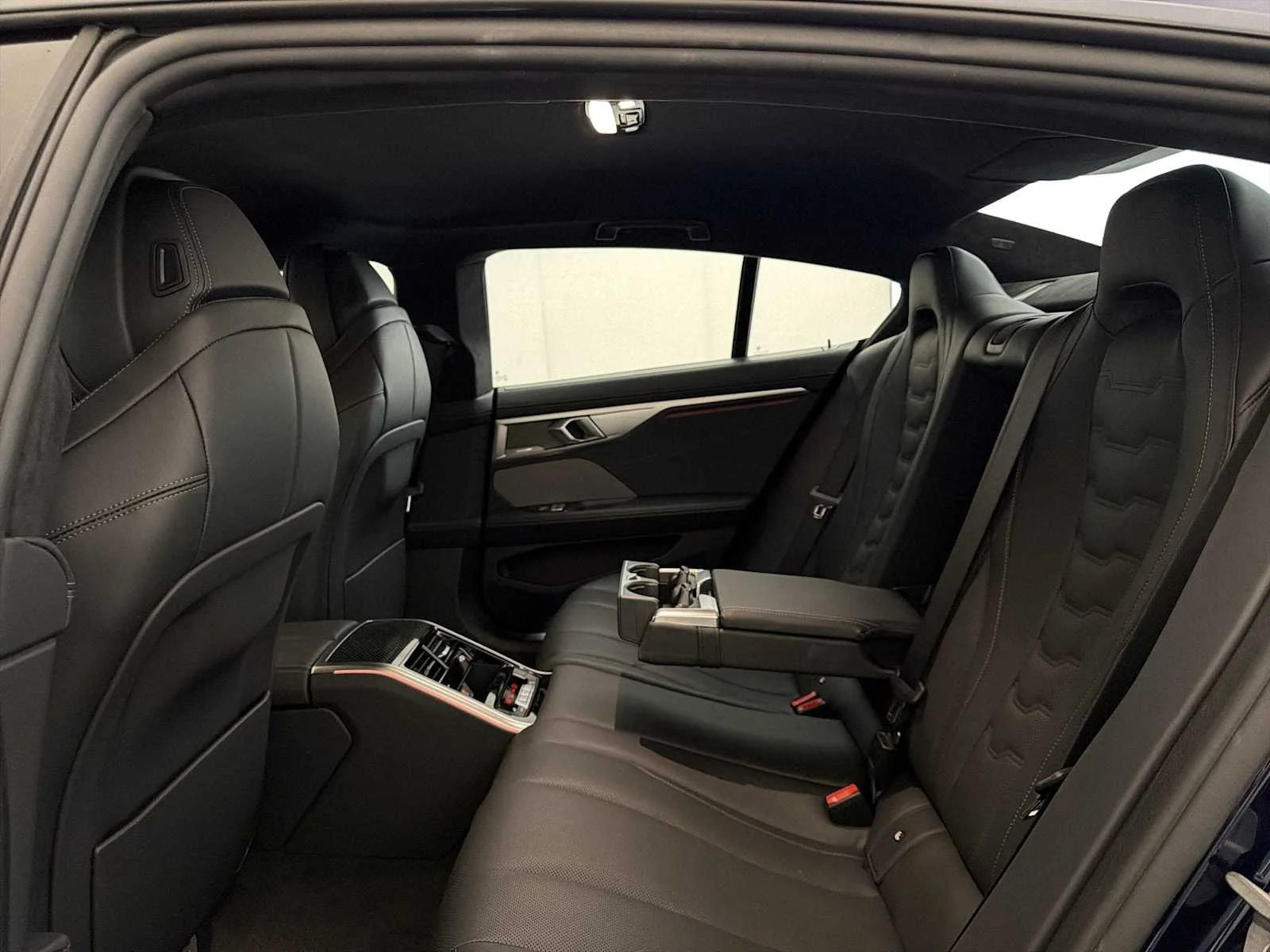 2026 BMW 8 Series M850i - Photo 20