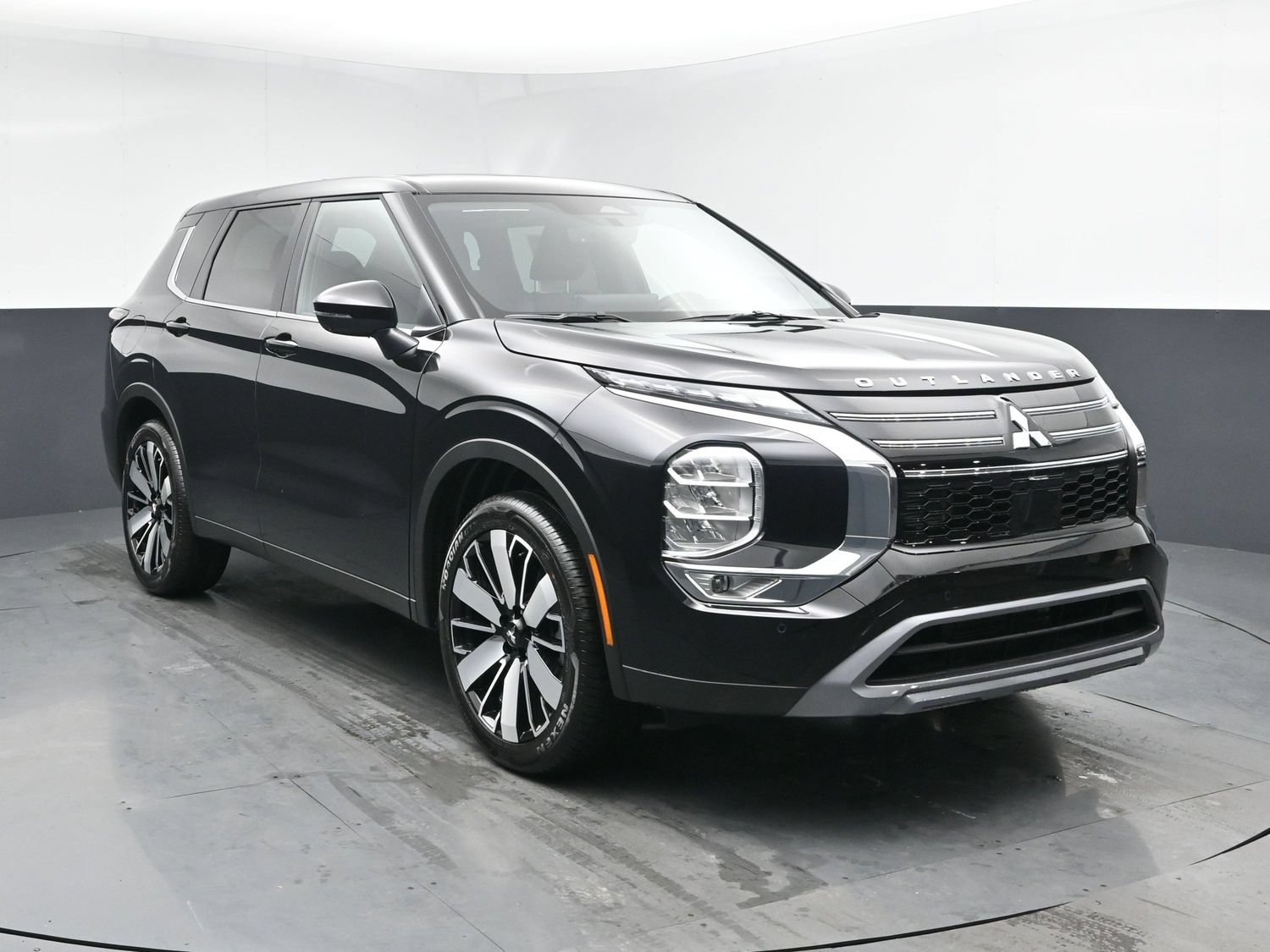 New 2026 Labrador Black Pearl Mitsubishi SE 1.5T 2WD image 2