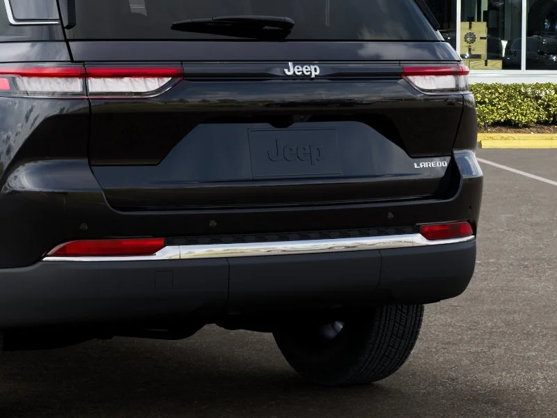 New 2026 Diamond Black Crystal Pearl-Coat Exterior Paint Jeep Laredo X image 13