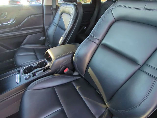 Used 2023 Gray Lincoln Standard image 21