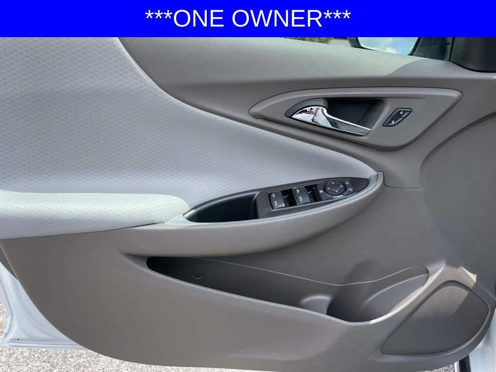 Used 2025 Summit White Chevrolet 1LT image 19