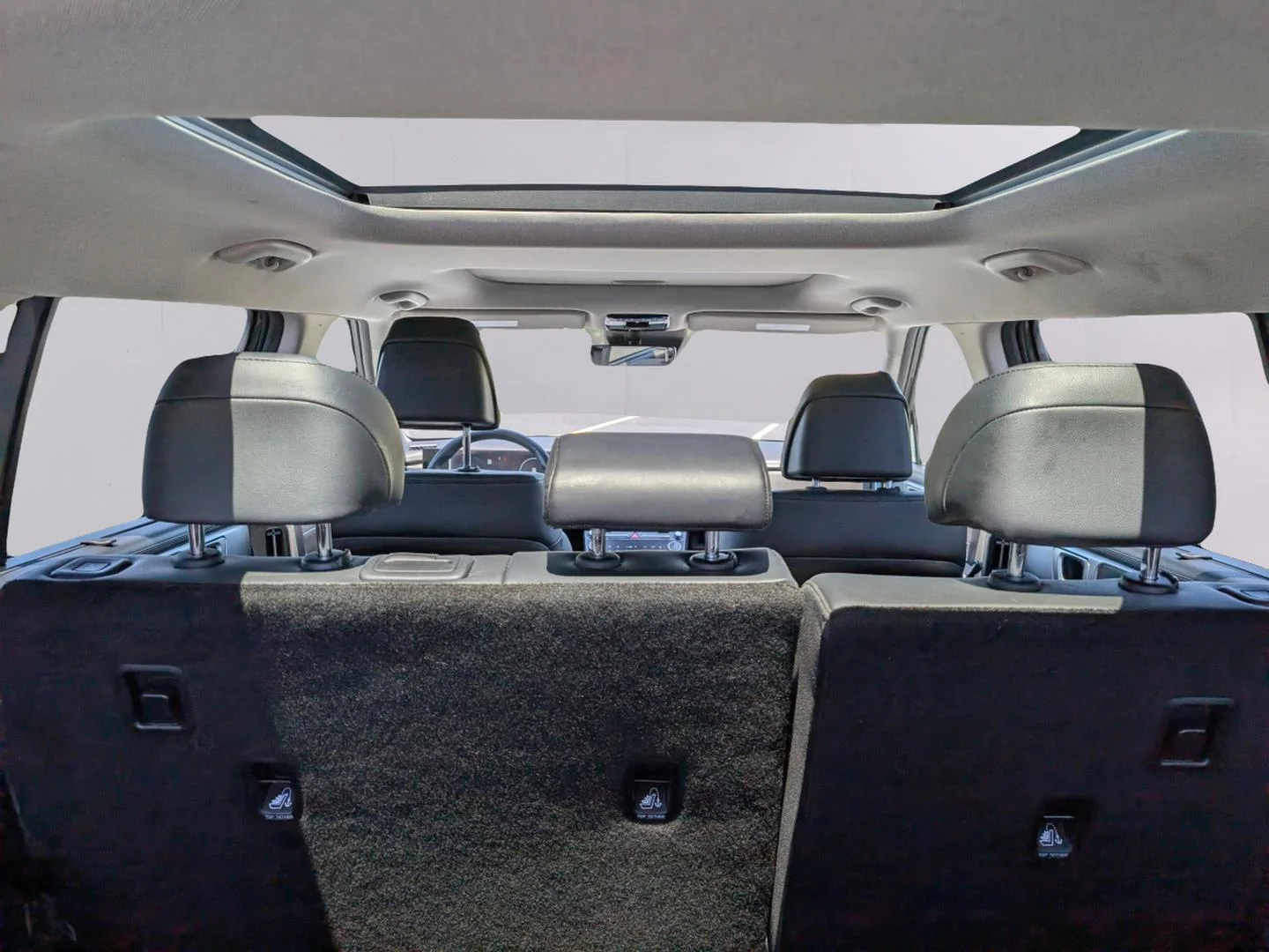 Used 2025 Hampton Gray Hyundai Limited image 34