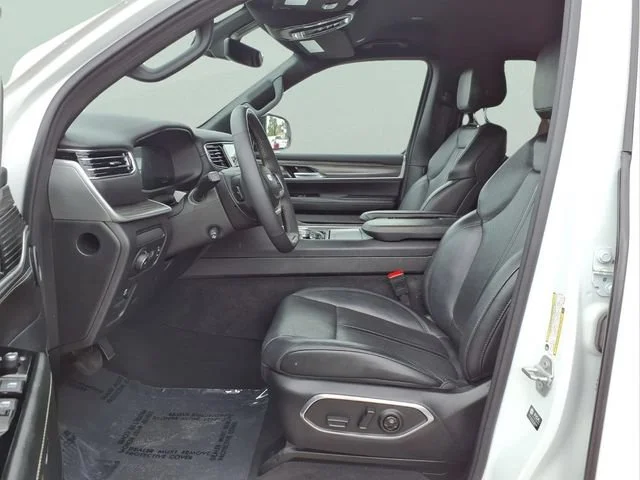 Used 2024  Jeep Series III image 17