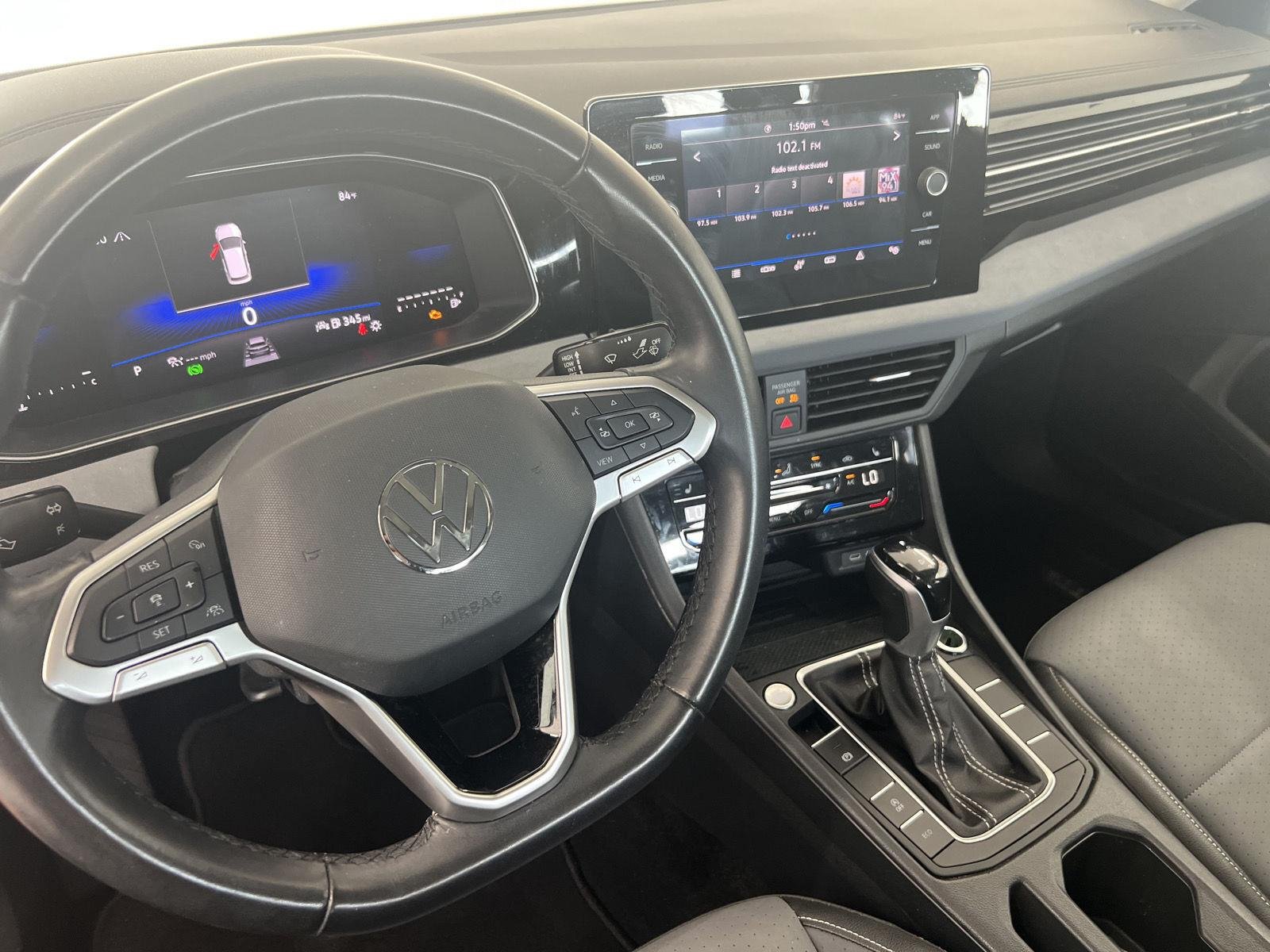 Used 2025 GRAY Volkswagen SE image 22