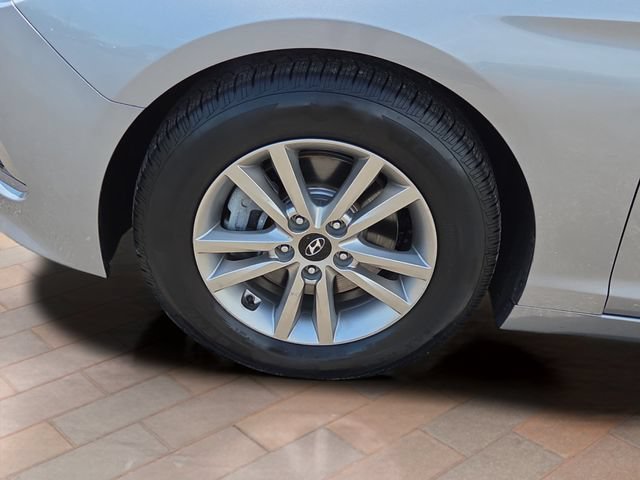 Used 2016 Shale Gray Metallic Hyundai 2.4L SE image 22