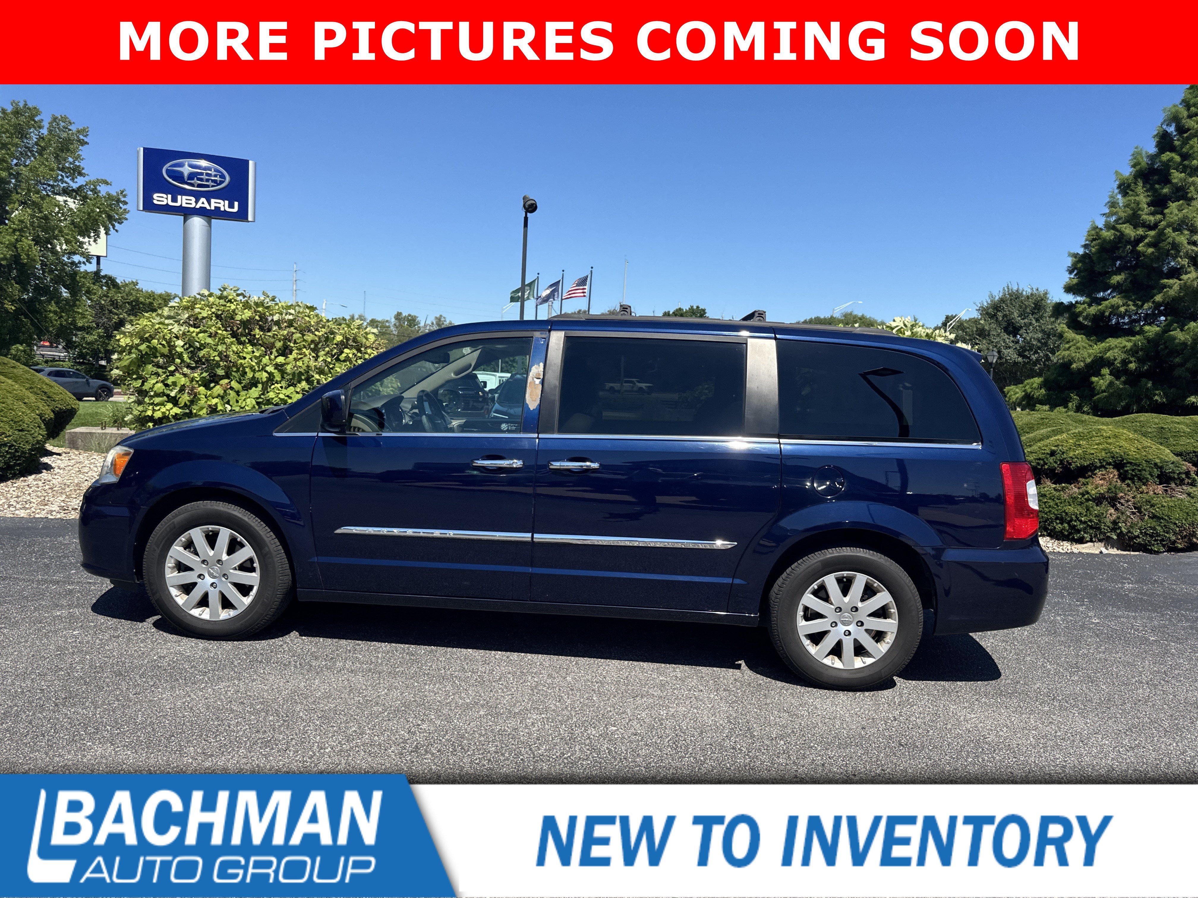 Used 2015 True Blue Pearlcoat Chrysler Touring image 9