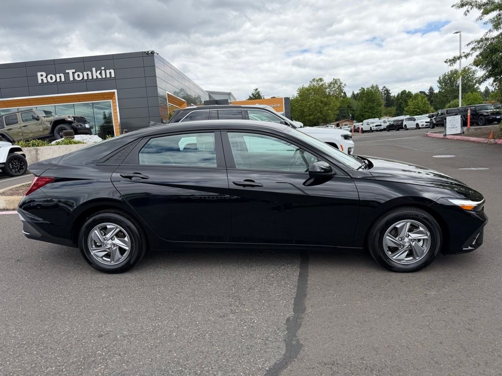 Used 2024 Abyss Black Hyundai SE image 8