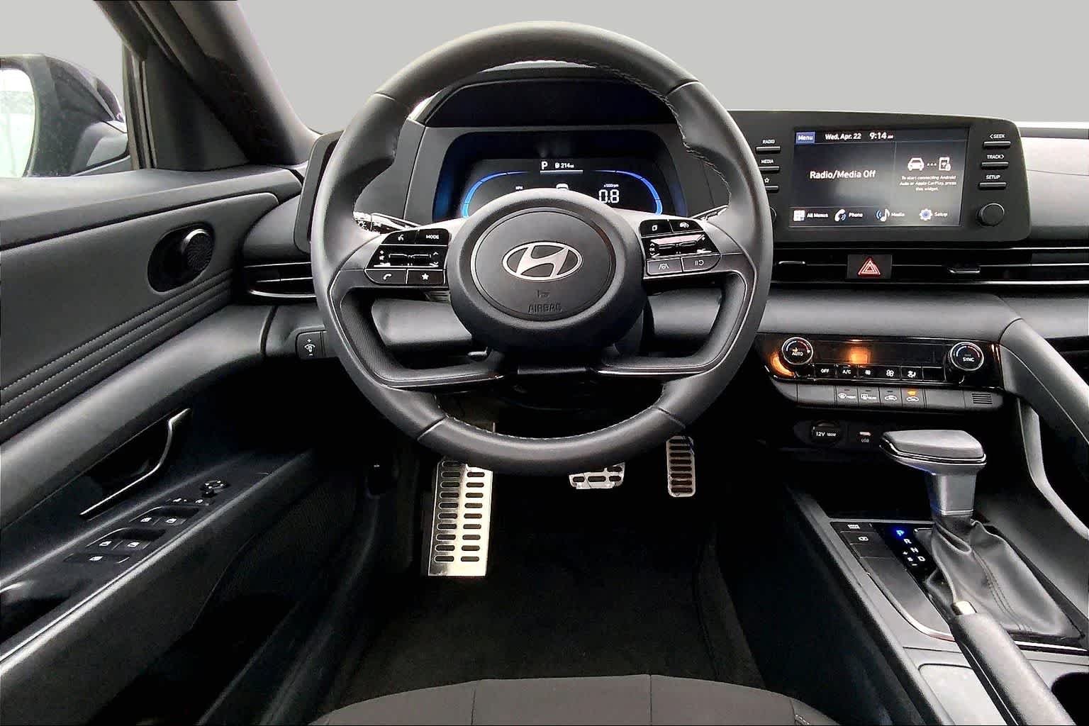 Used 2025 Abyss Black Hyundai SEL Sport image 6