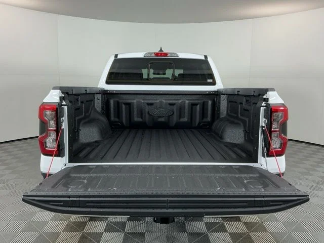 New 2025 Oxford White Ford XLT image 7