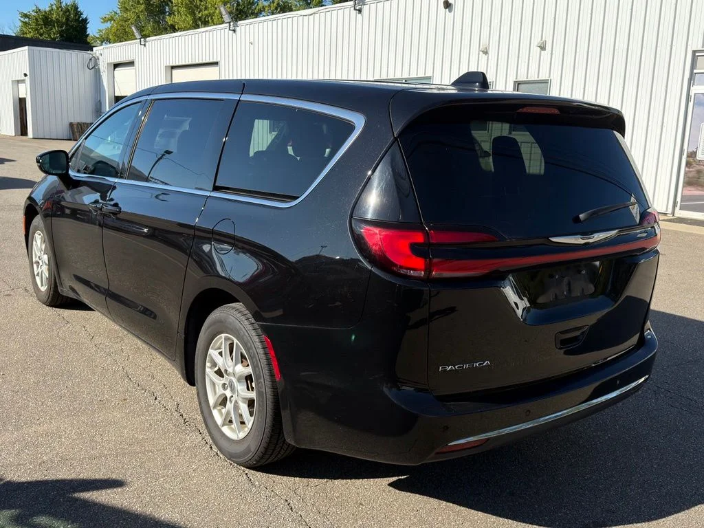 Used 2025 Black Chrysler Select image 11