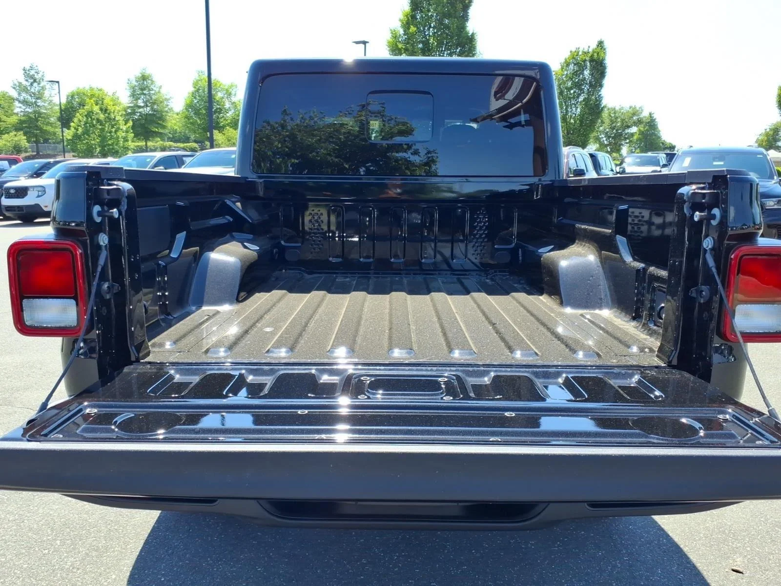 New 2026 Black Clear-Coat Exterior Paint Jeep Sahara image 30
