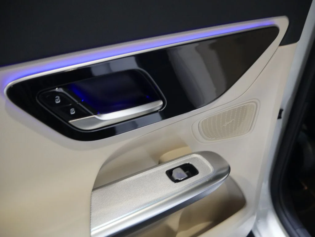 New 2026 Polar White Mercedes-Benz GLC 300 image 21