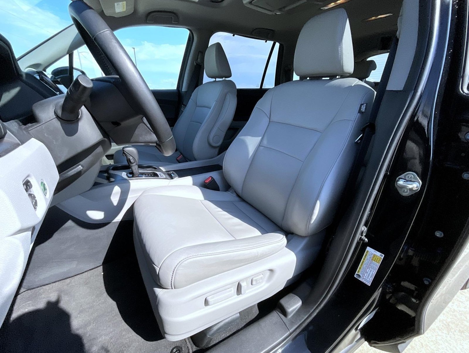 Used 2019 Crystal Black Pearl Honda EX-L image 10