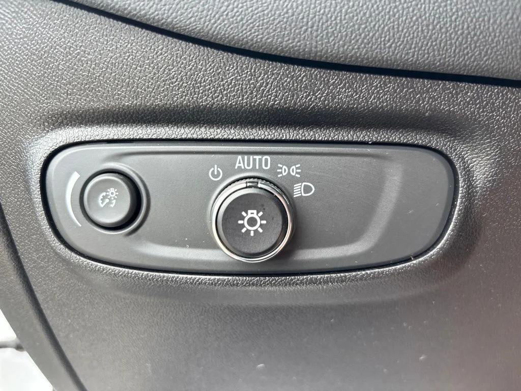 Used 2018 White Chevrolet LT image 19