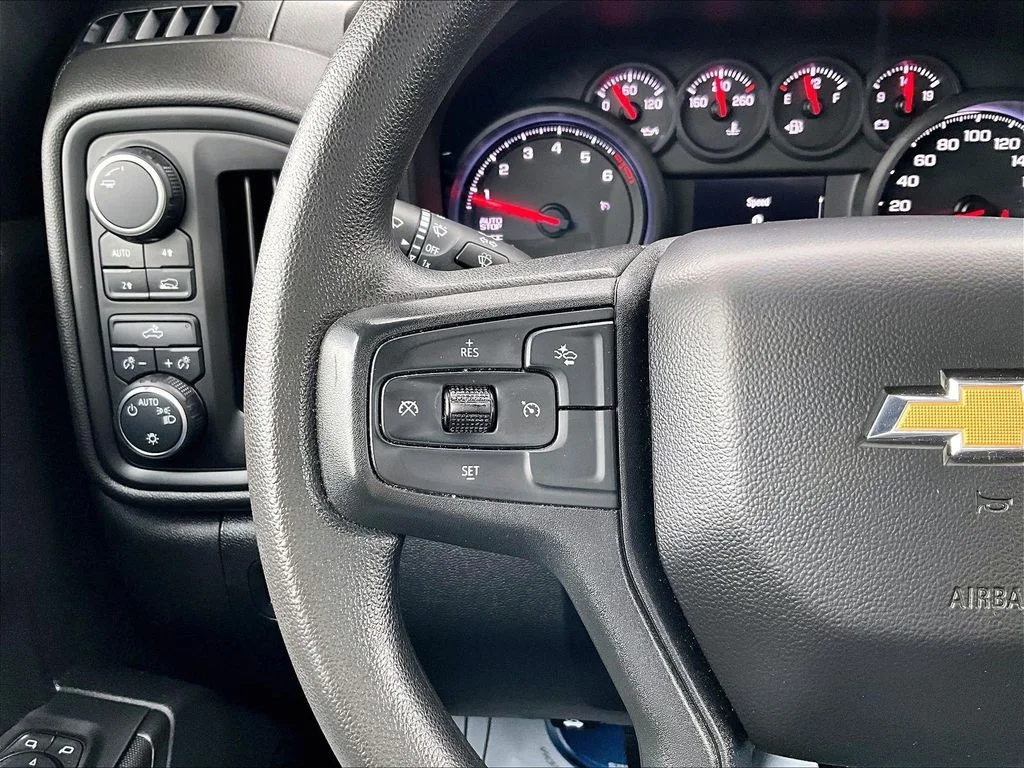 Used 2023 White Chevrolet Custom image 19