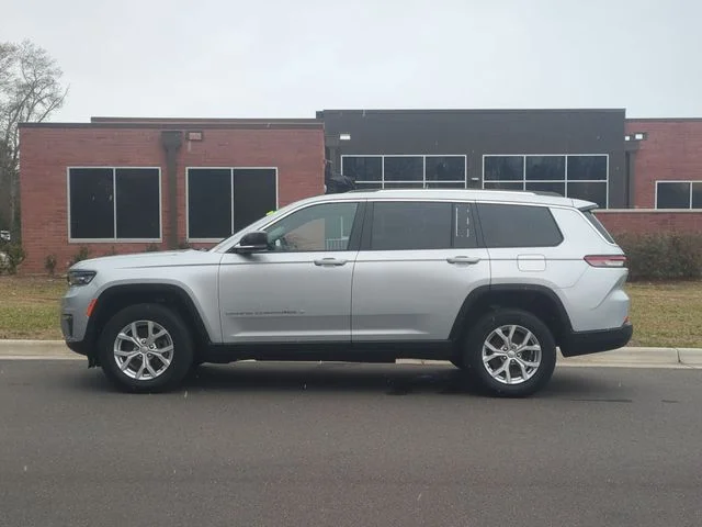 Used 2023 Silver Jeep Limited image 14