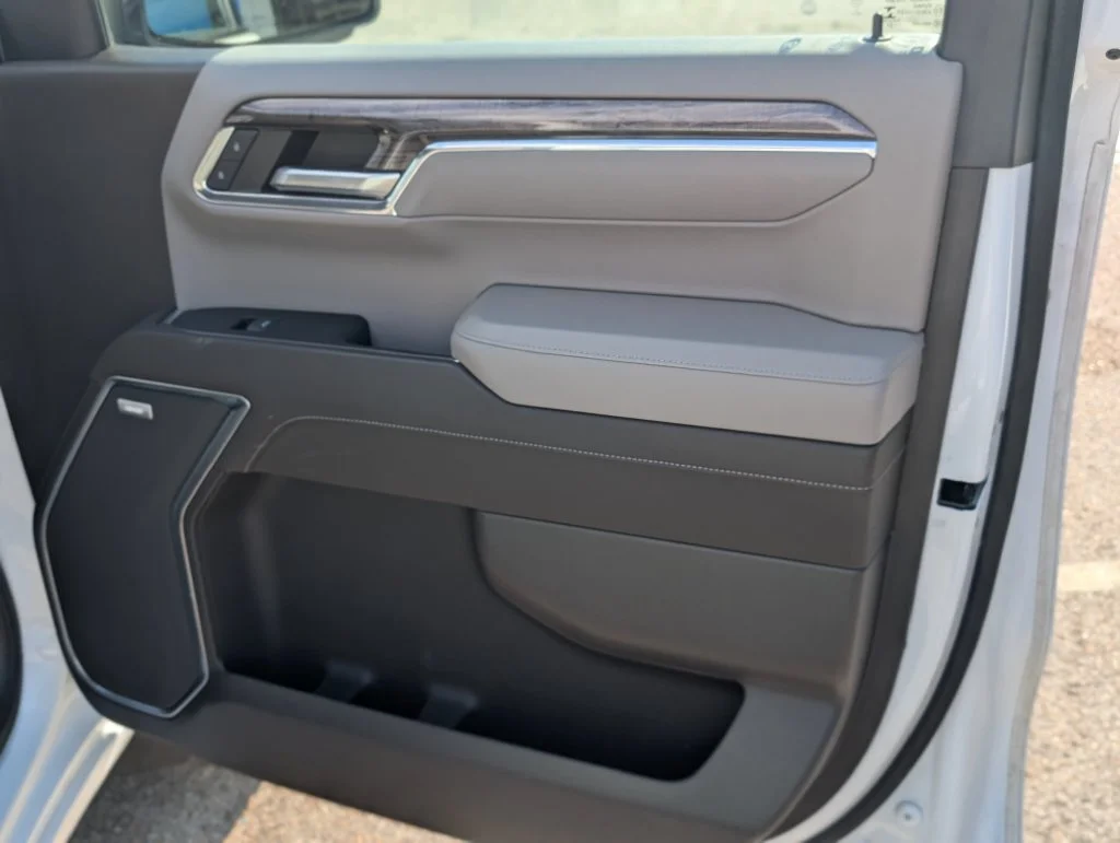 Used 2023 White Chevrolet LTZ image 37