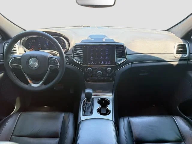 Used 2019 Diamond Black Crystal Pearlcoat Jeep Limited image 16