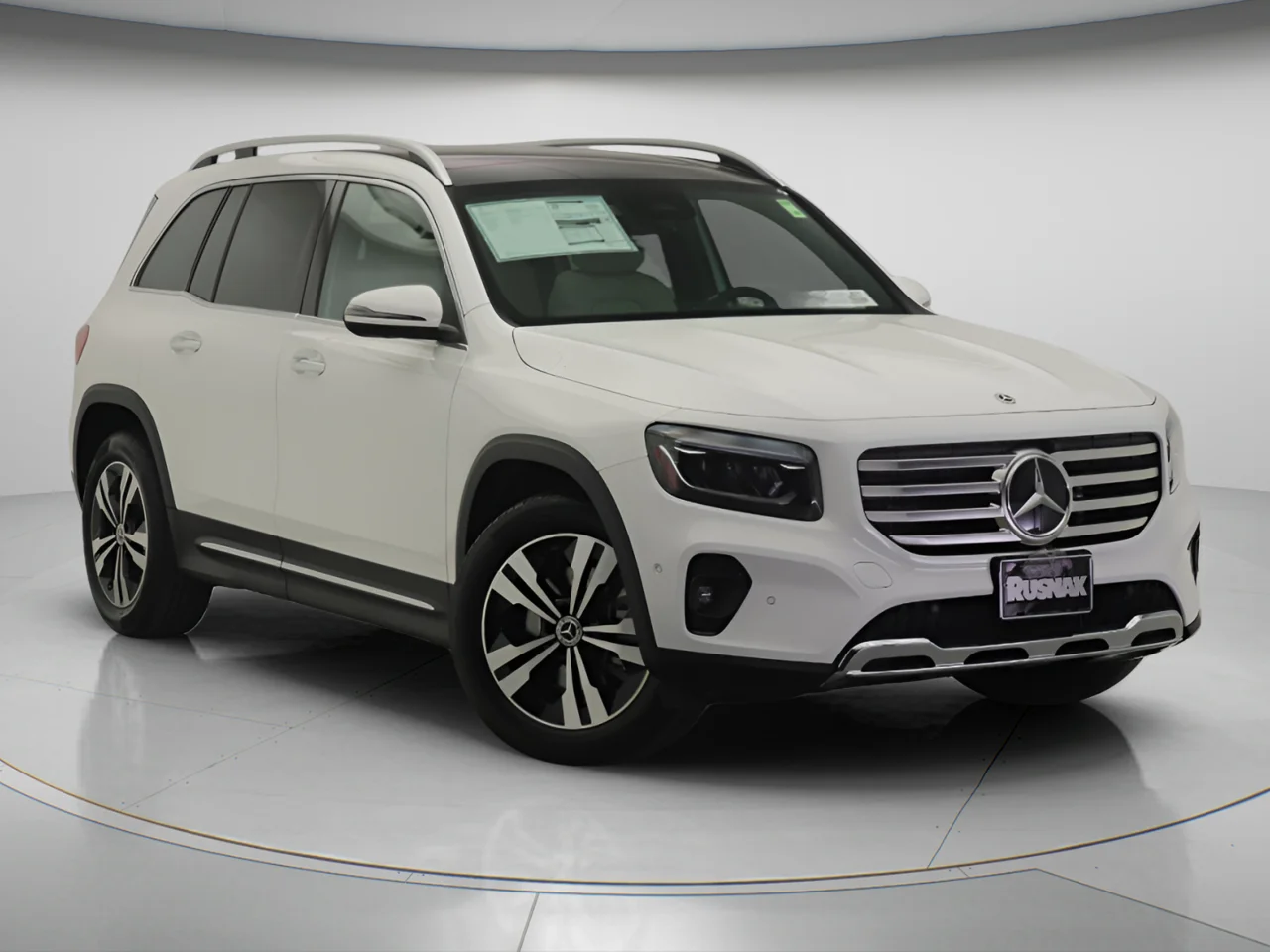 New 2026 Polar White Mercedes-Benz GLB 250 image 1