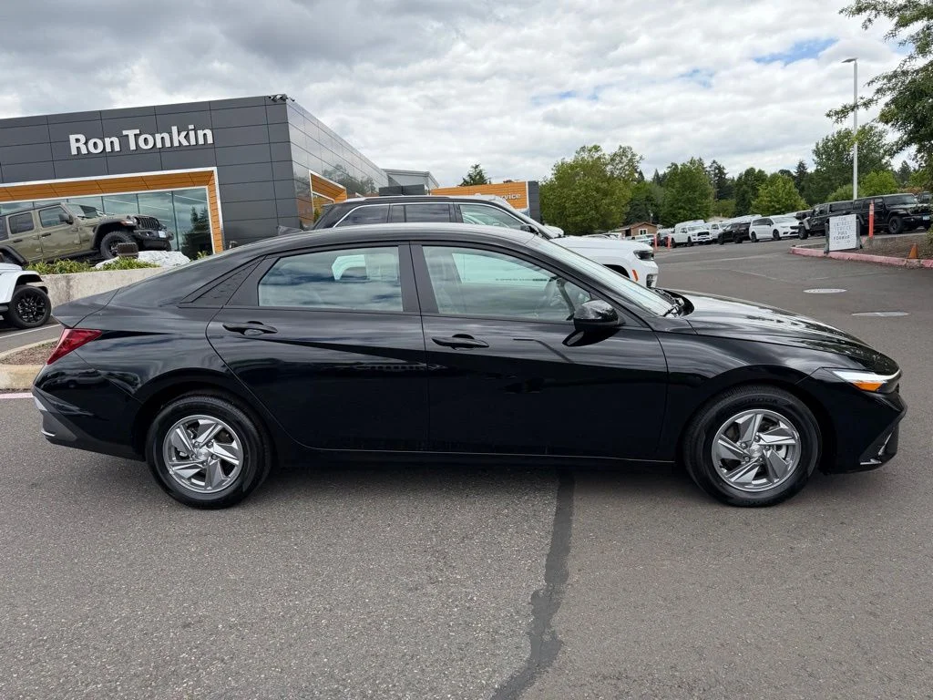Used 2024 Black Hyundai SE image 8