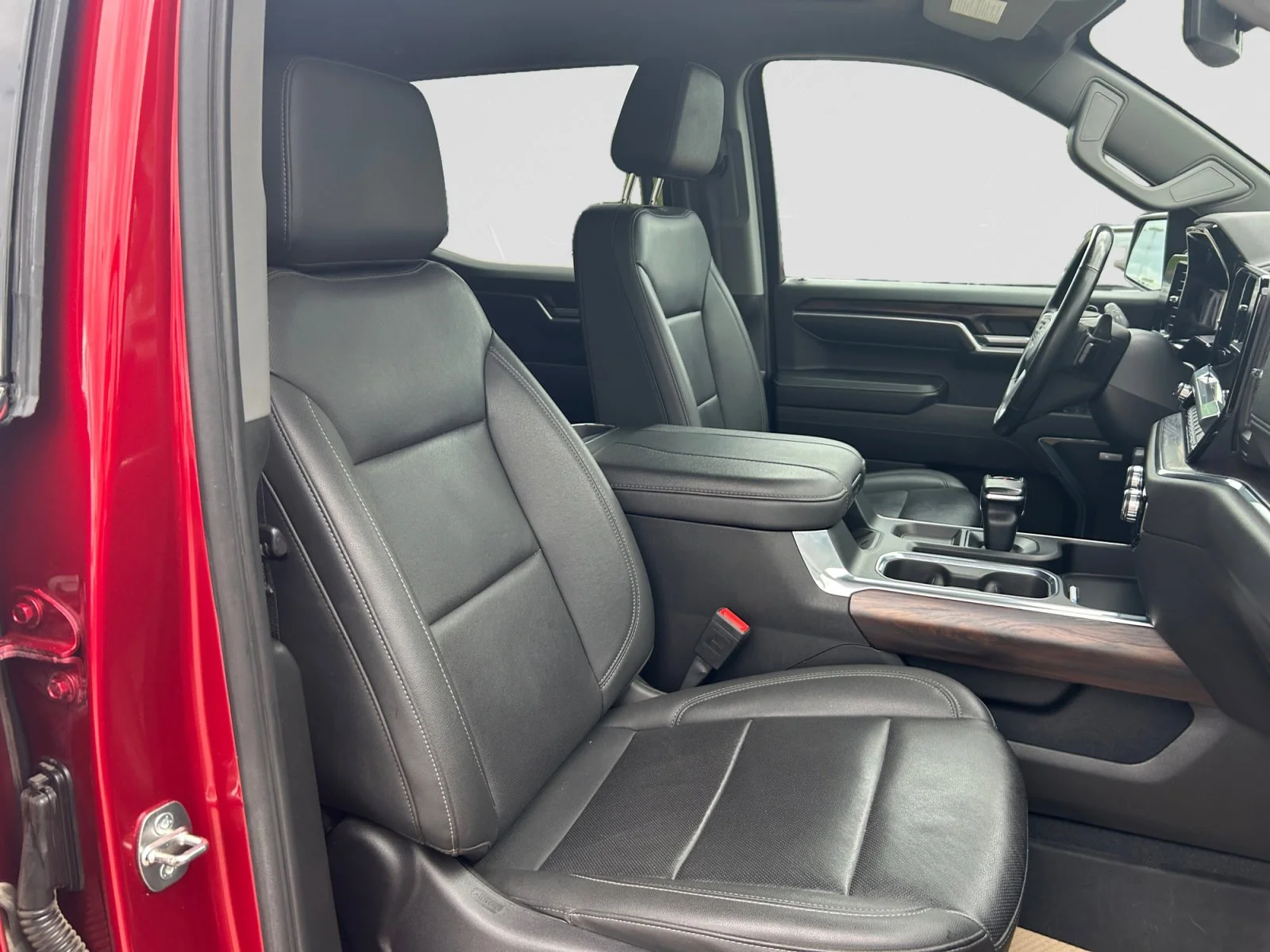 Used 2024 Red GMC SLT Crew Cab image 12