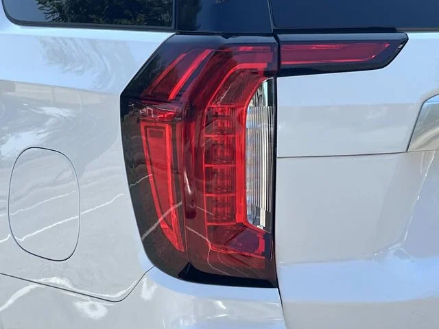Used 2022 White GMC Denali image 10