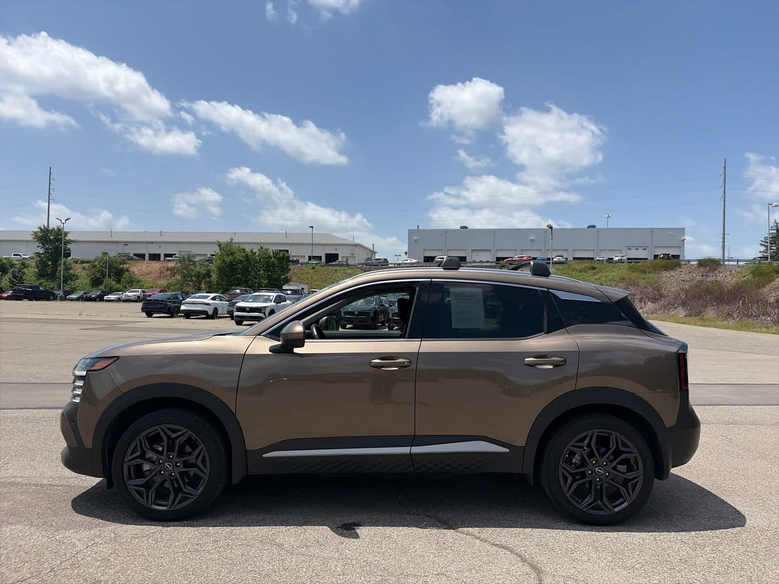 Used 2025 Canyon Bronze Metallic Nissan SR image 4