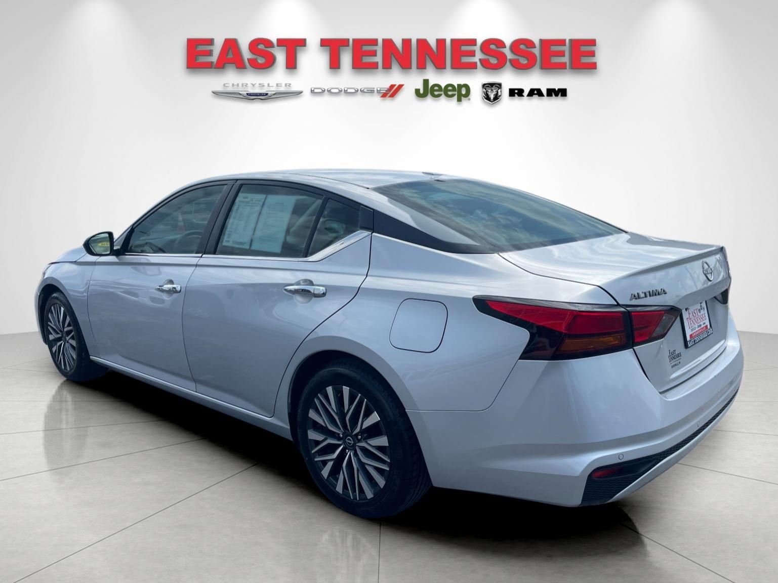 Used 2024 Silver Nissan 2.5 SV image 5