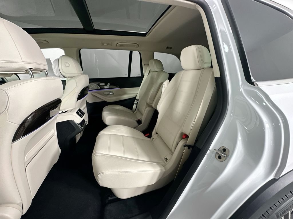 New 2026 MANUFAKTUR Moonlight White Metallic Mercedes-Benz GLS 450 image 26