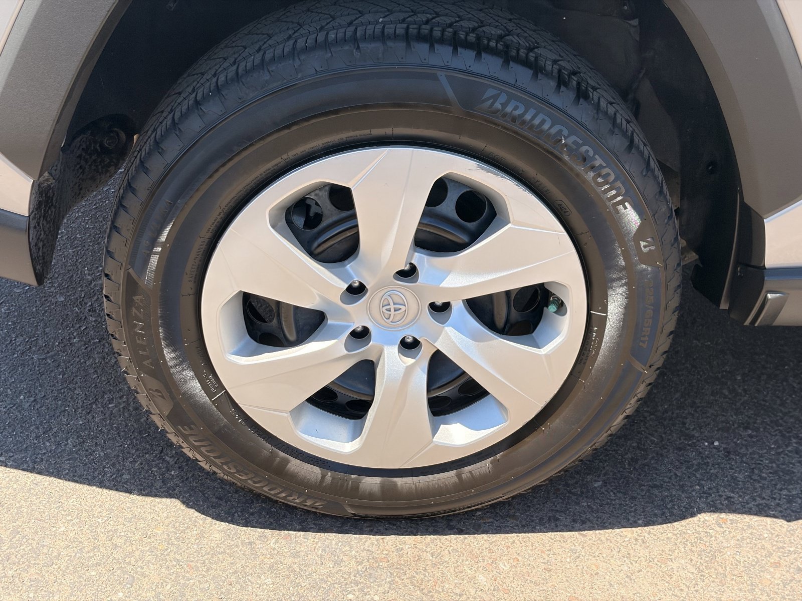 Used 2022 Silver Toyota LE image 29