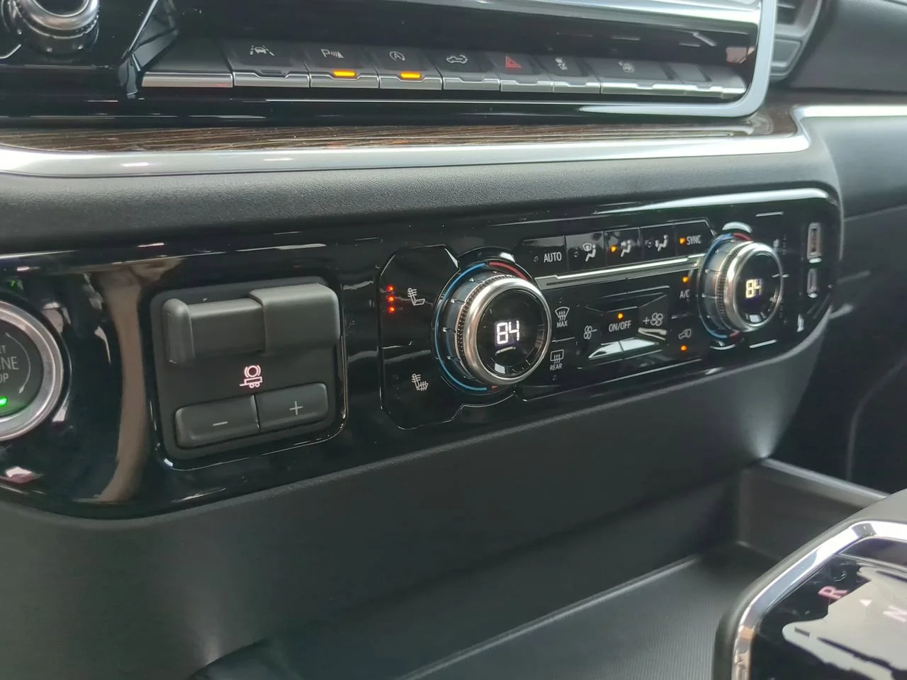New 2026 Onyx Black GMC Elevation image 34