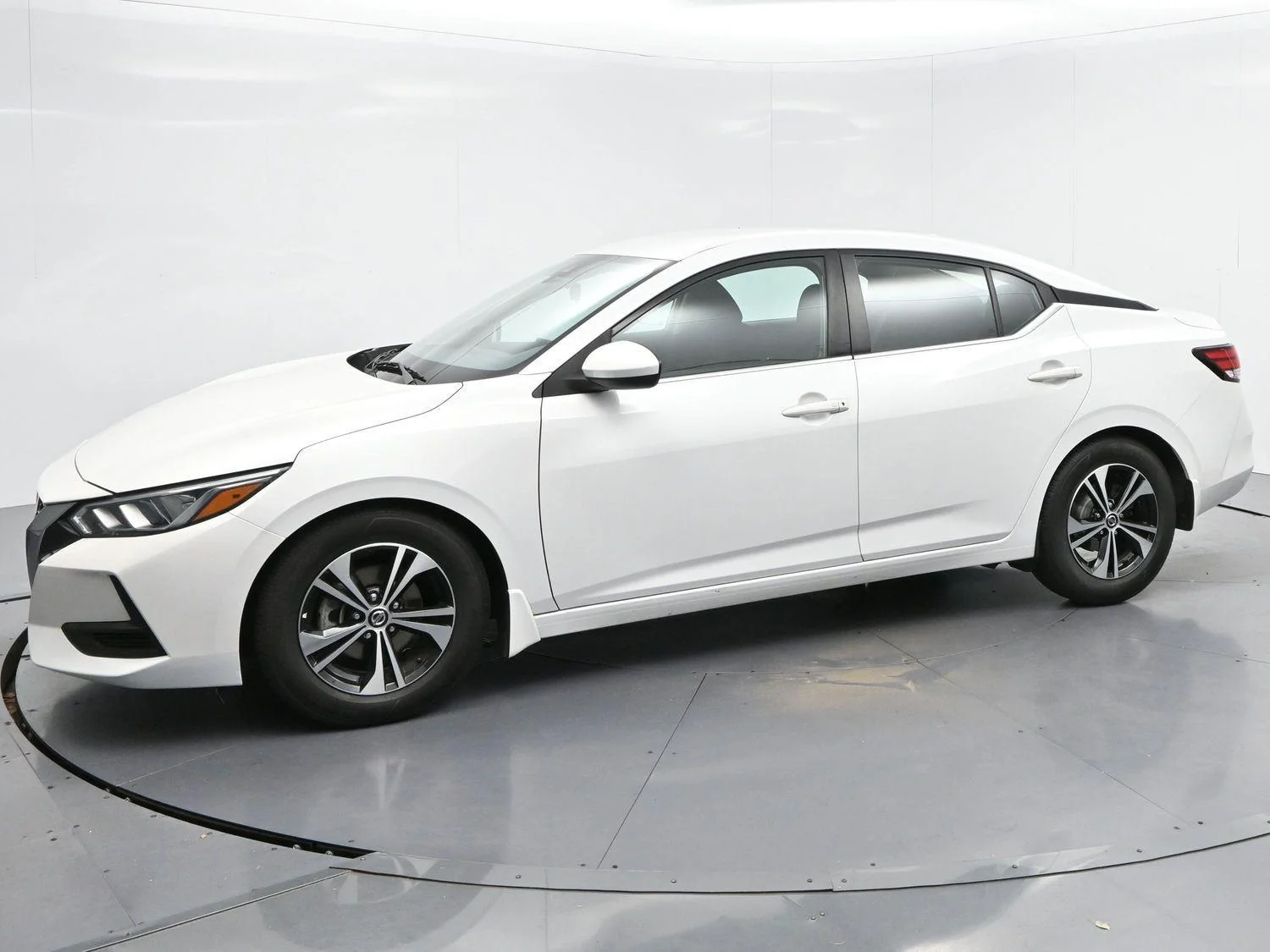 Used 2021 Aspen White Tricoat Nissan SV image 4