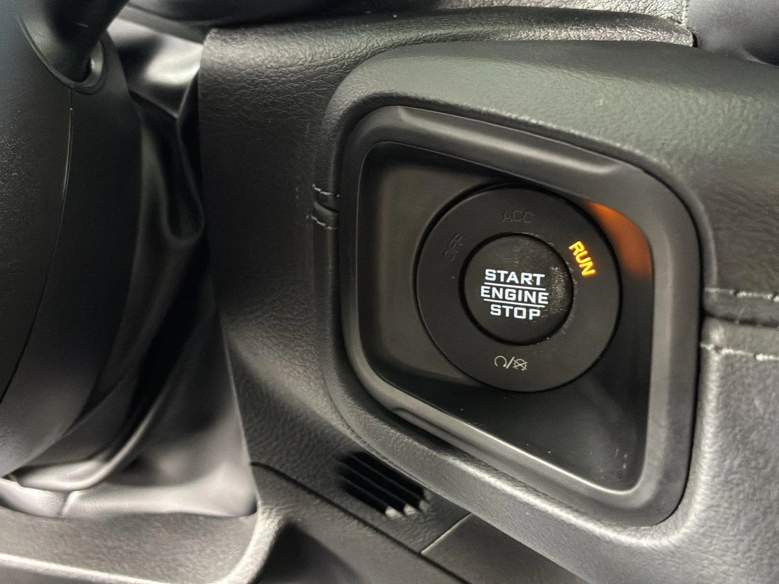 Used 2024 Bright White Clearcoat Jeep Rubicon X image 29