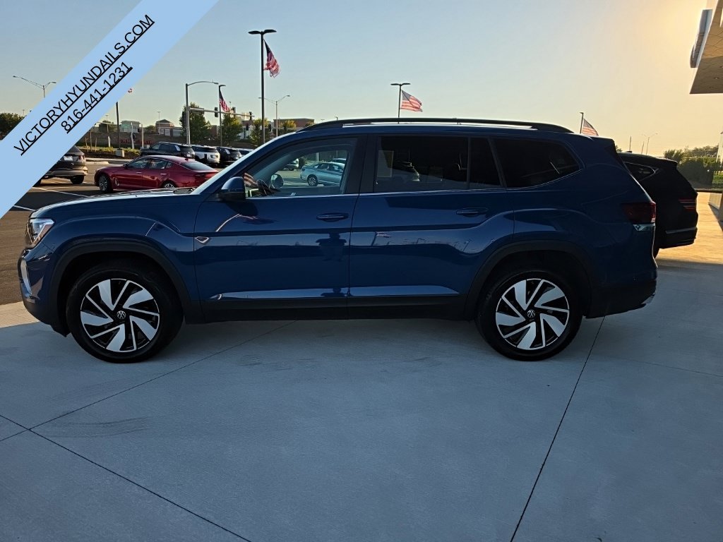 Used 2026  Volkswagen SE w/Technology image 2