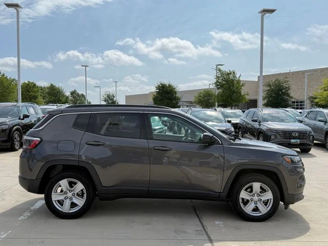 Used 2022 Gray Jeep Latitude image 6