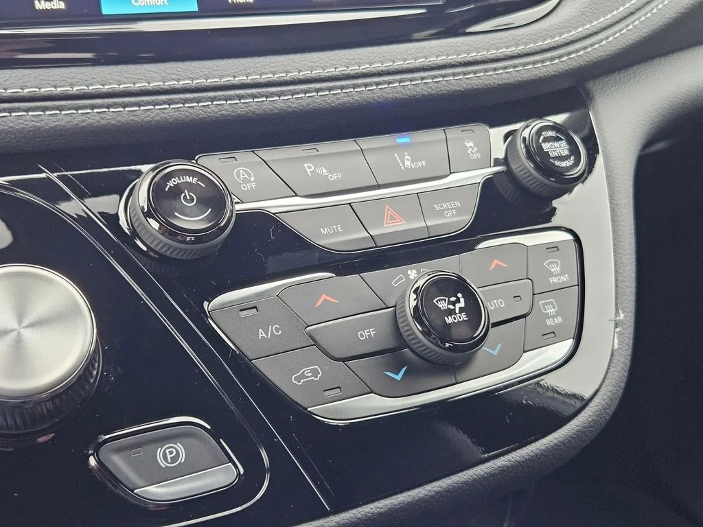 2026 Chrysler Pacifica Select - Photo 22