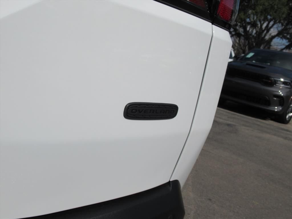 New 2026 Bright White Clear-Coat Exterior Paint Jeep Overland image 8