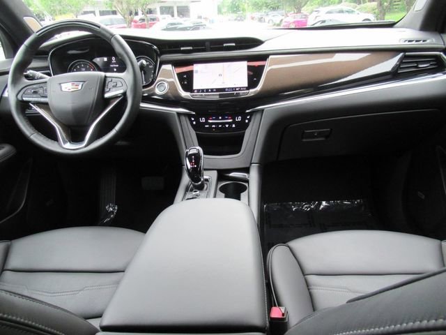Used 2025 Stellar Black Metallic Cadillac Premium Luxury image 13