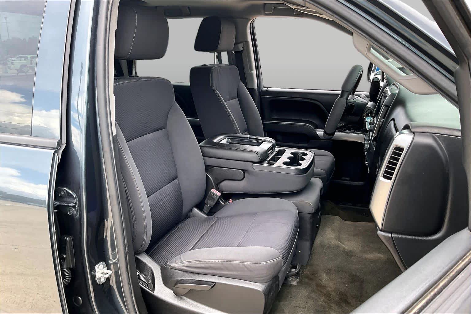 Used 2018 Graphite Metallic Chevrolet LT image 9