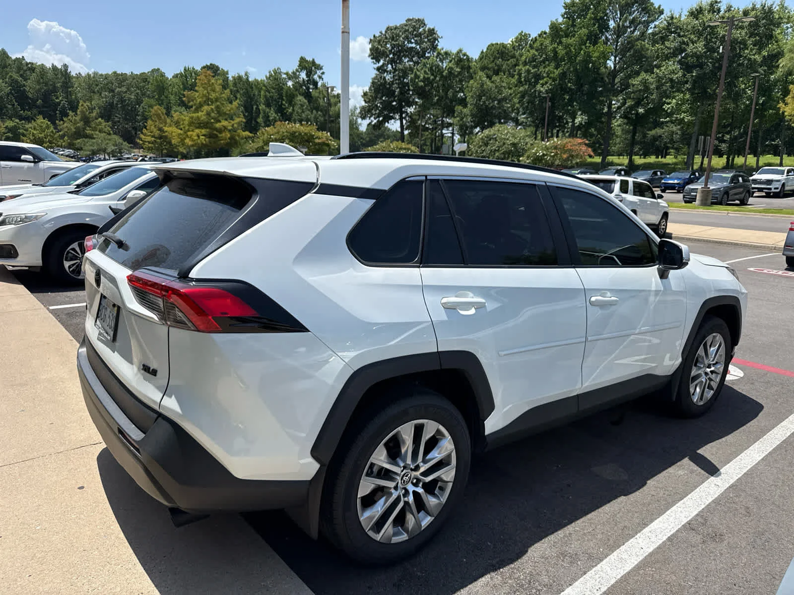 Used 2024 Wind Chill Pearl Toyota XLE Premium image 4