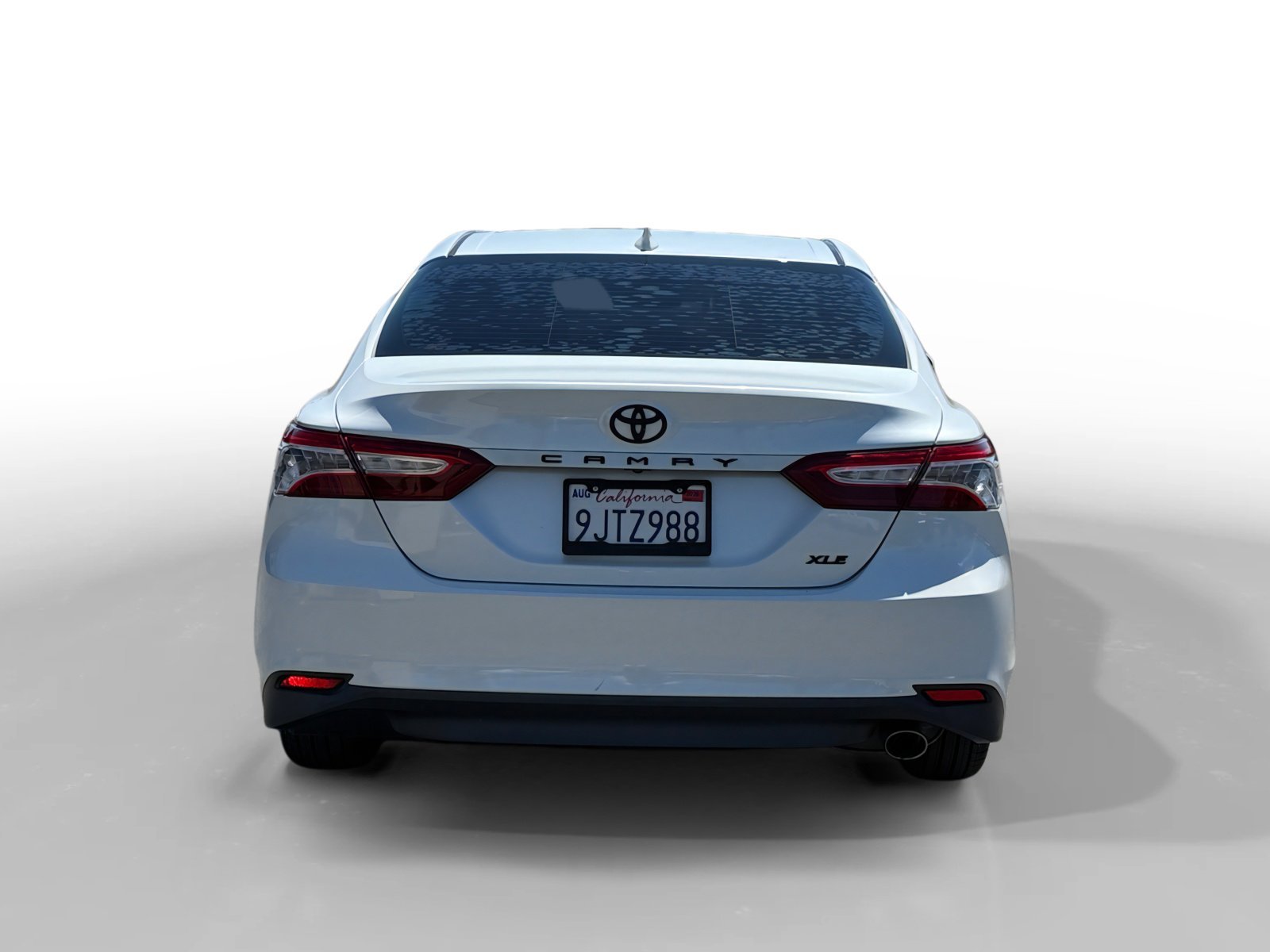 Used 2020 Pearl Toyota XLE image 4