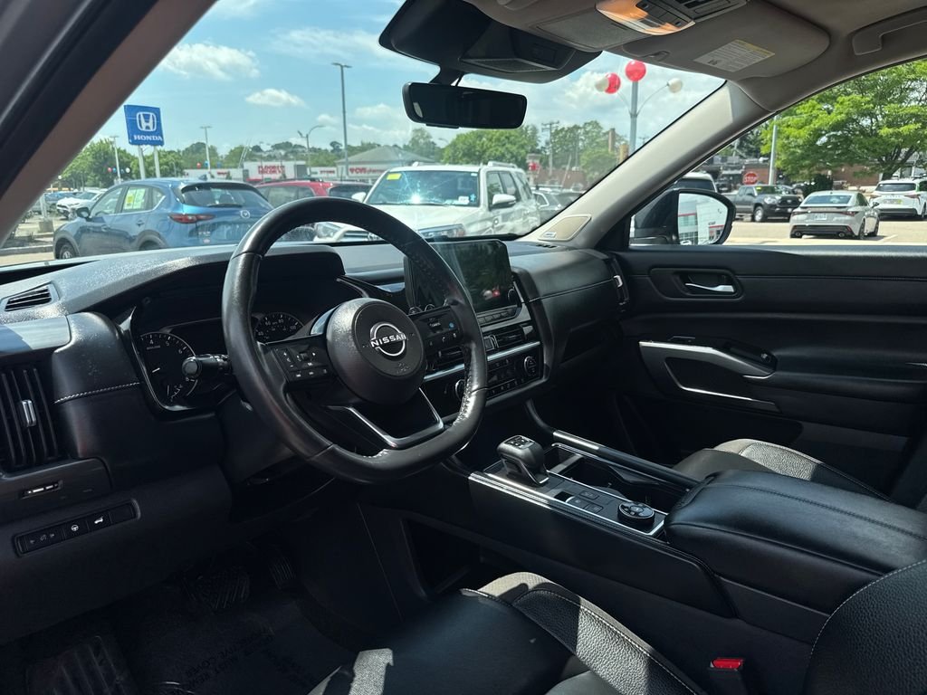 Used 2023 Gray Nissan SL image 17